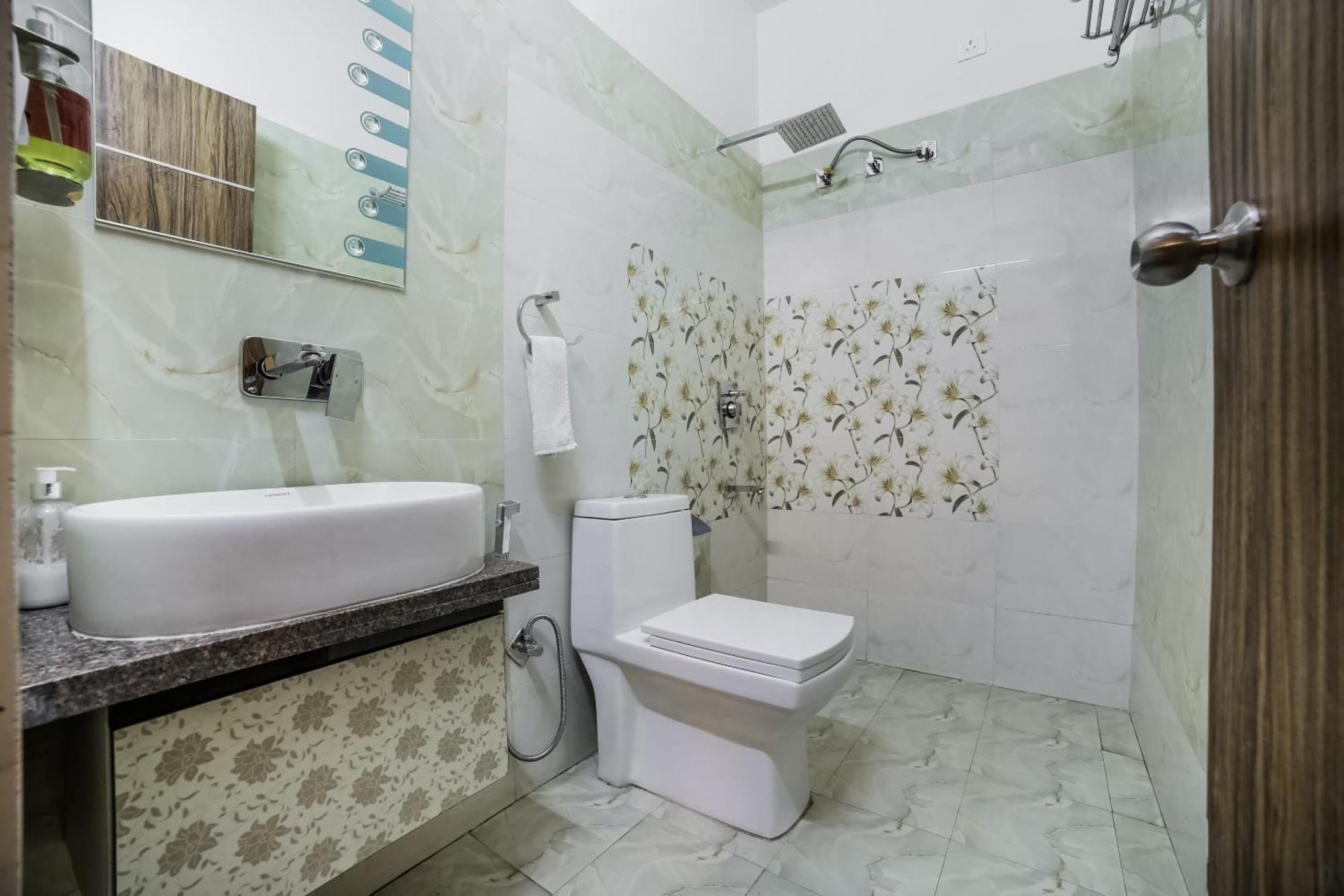 Super Hotel O The Nest Gms Rd Дехрадун Экстерьер фото